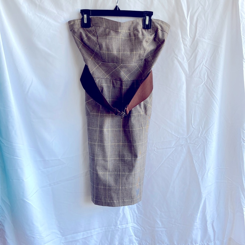 Frederick’s of Hollywood Ladies Dress, Size 6, with elastic band